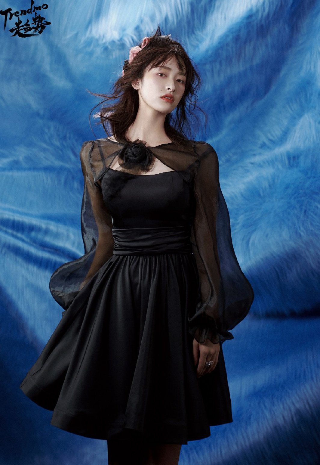 沈月泪痕妆《trendmo》写真易碎感氛围拉满 ​