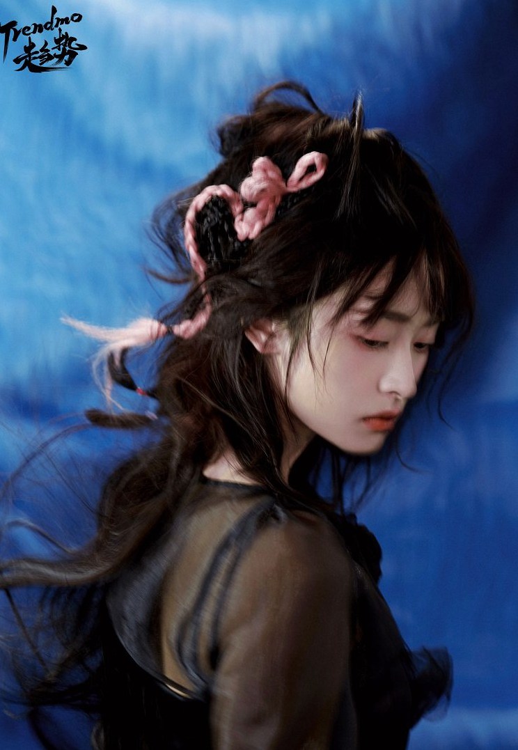 沈月泪痕妆《trendmo》写真易碎感氛围拉满 ​