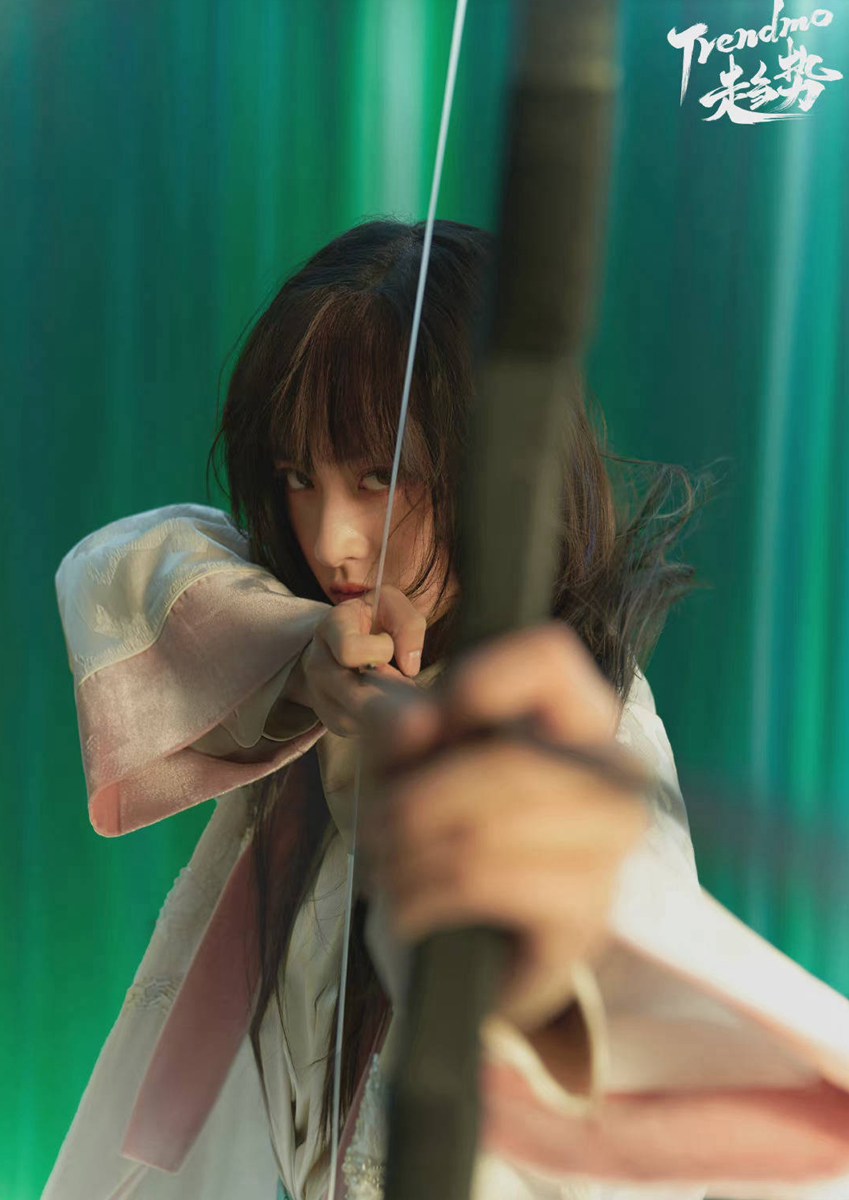 沈月泪痕妆《trendmo》写真易碎感氛围拉满 ​