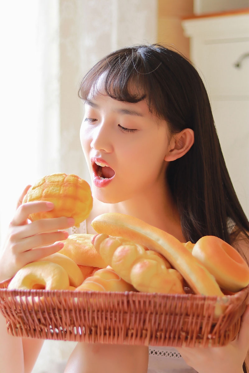 黑长直发美女萝莉白丝美腿图片