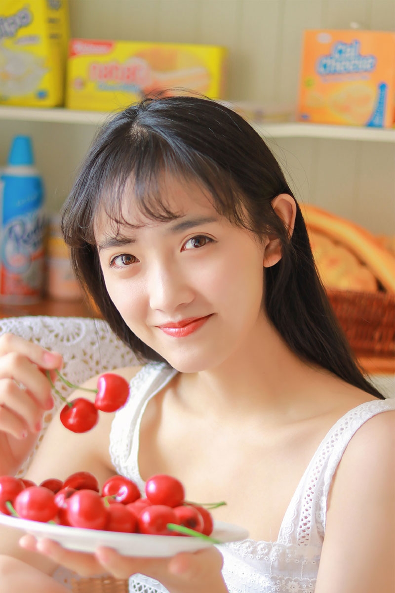 黑长直发美女萝莉白丝美腿图片