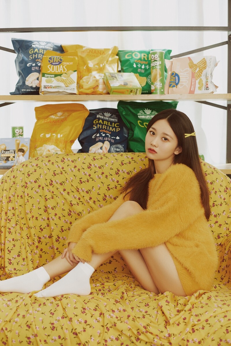 大长腿小姐姐娇俏明媚私房写真