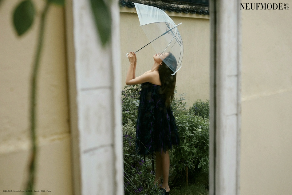 虞书欣解锁水陆双面魅力杂志写真