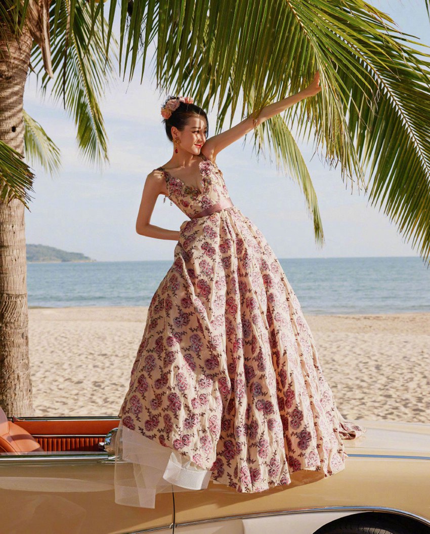 迪丽热巴花仙子红毯造型娇艳迷离胶片风大片