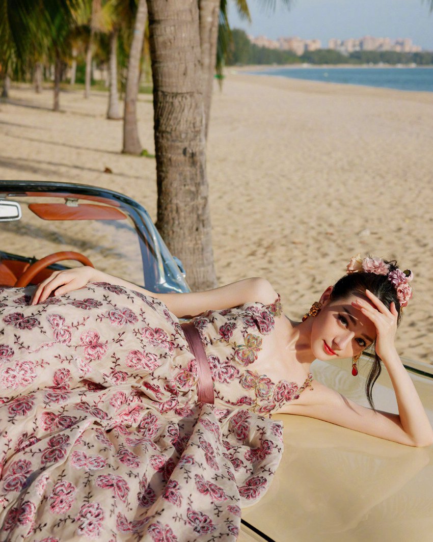 迪丽热巴花仙子红毯造型娇艳迷离胶片风大片