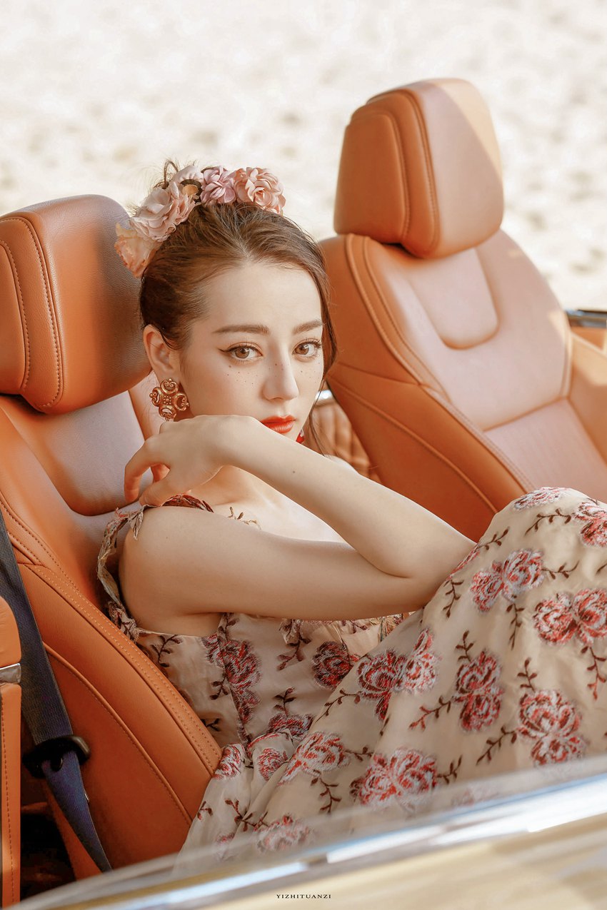 迪丽热巴花仙子红毯造型娇艳迷离胶片风大片