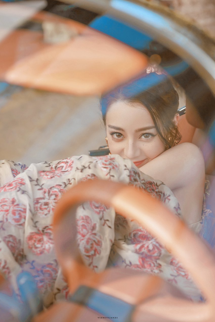 迪丽热巴花仙子红毯造型娇艳迷离胶片风大片