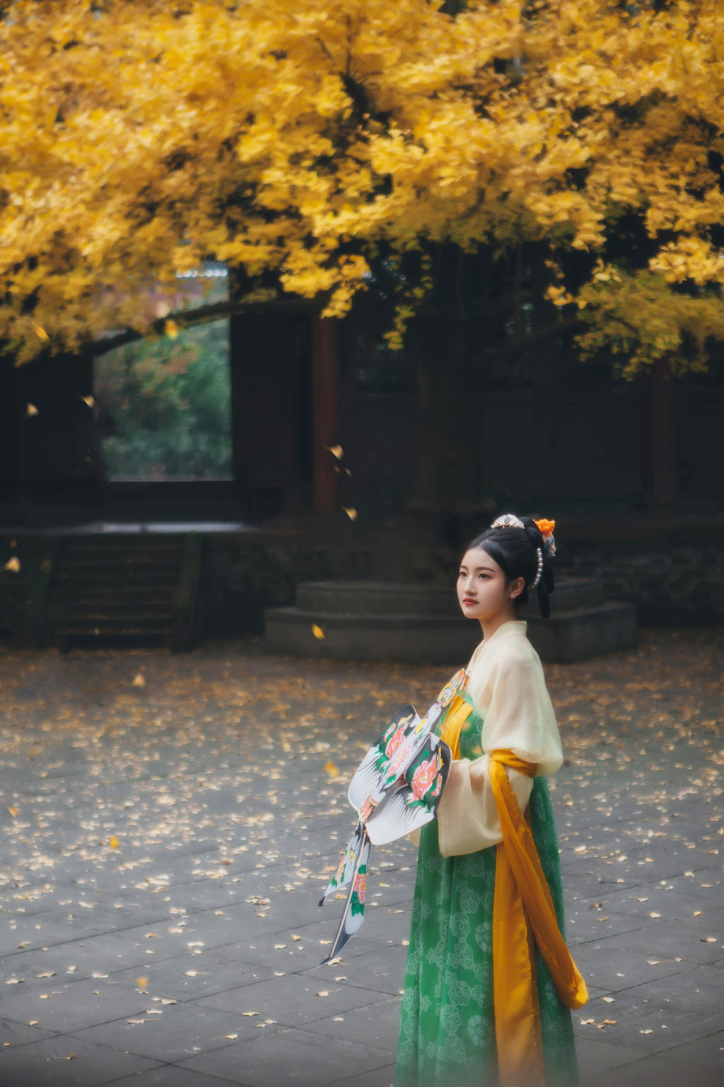 放风筝的汉服少女秋意正浓写真