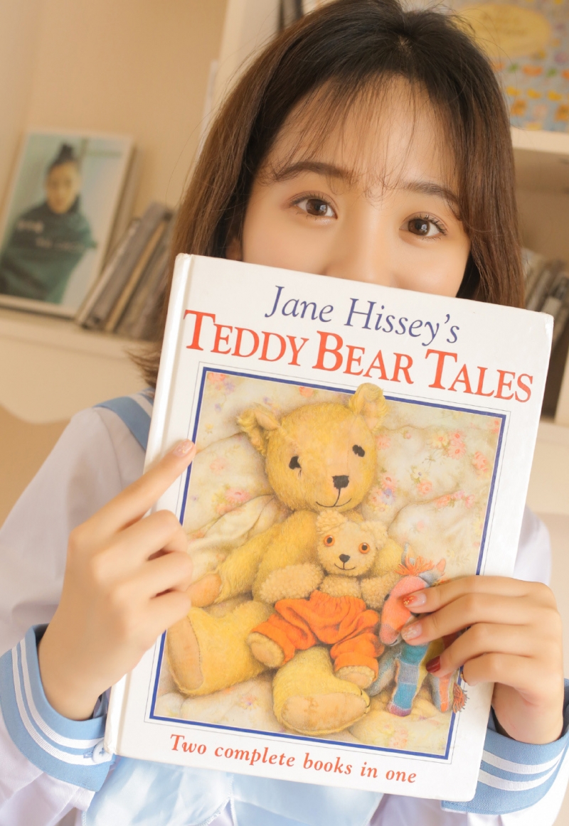 短发妹子水手制服青春活力写真