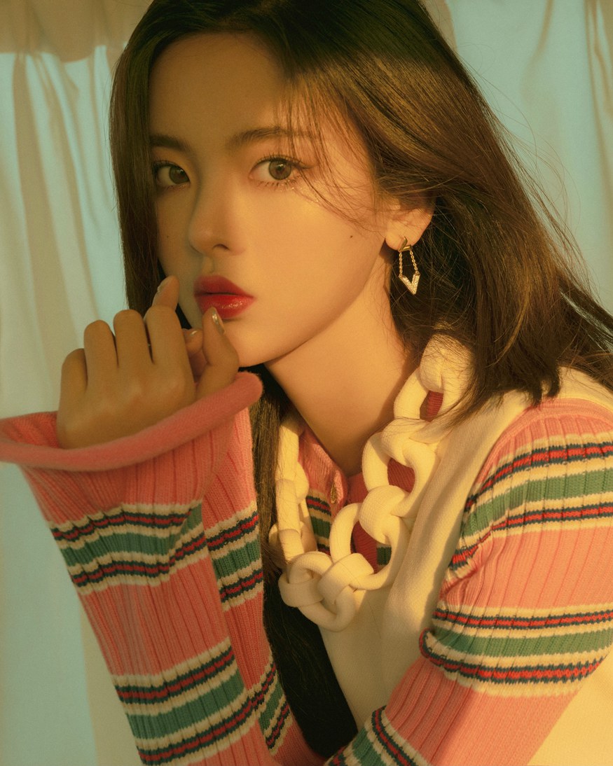 杨超越暮光公路大片化身可甜可盐落日甜心