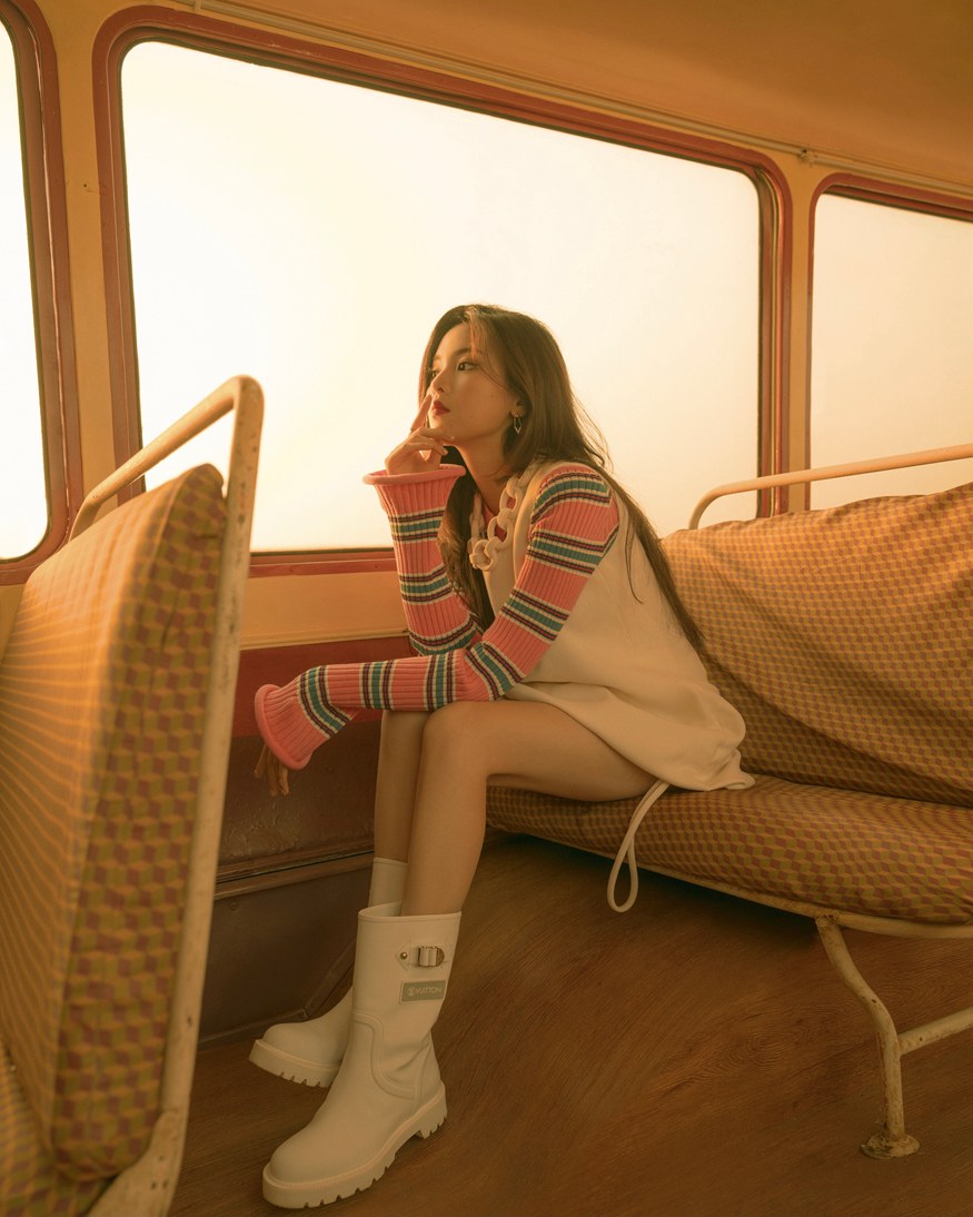 杨超越暮光公路大片化身可甜可盐落日甜心