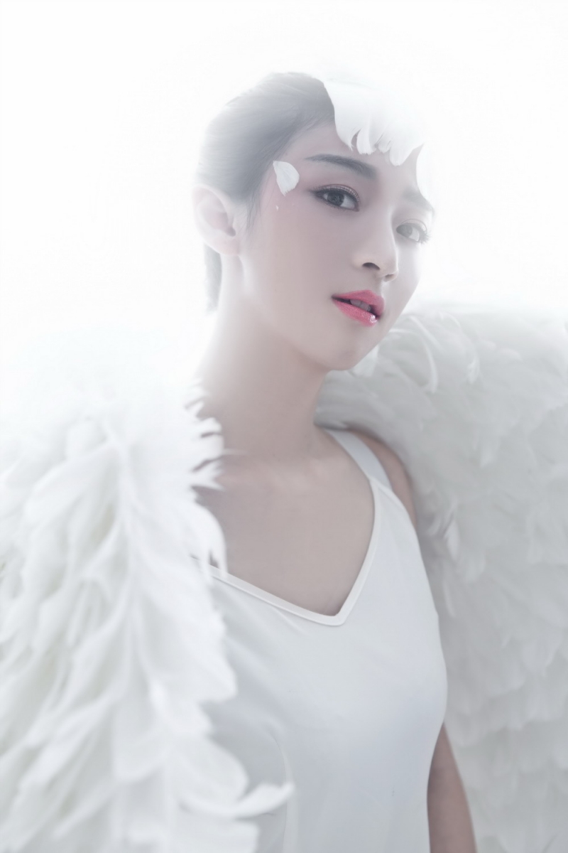 天使般的性感美女高跟美腿套图