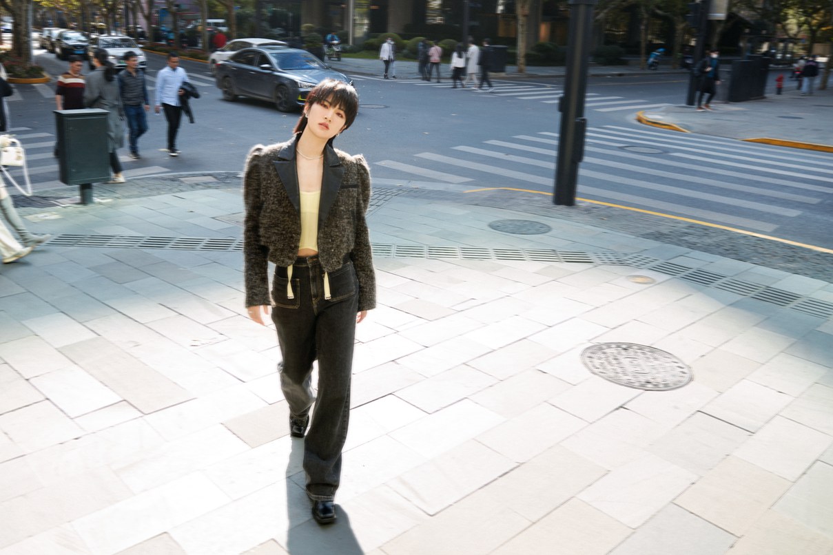 姚安娜上海街头大片短发酷帅风写真