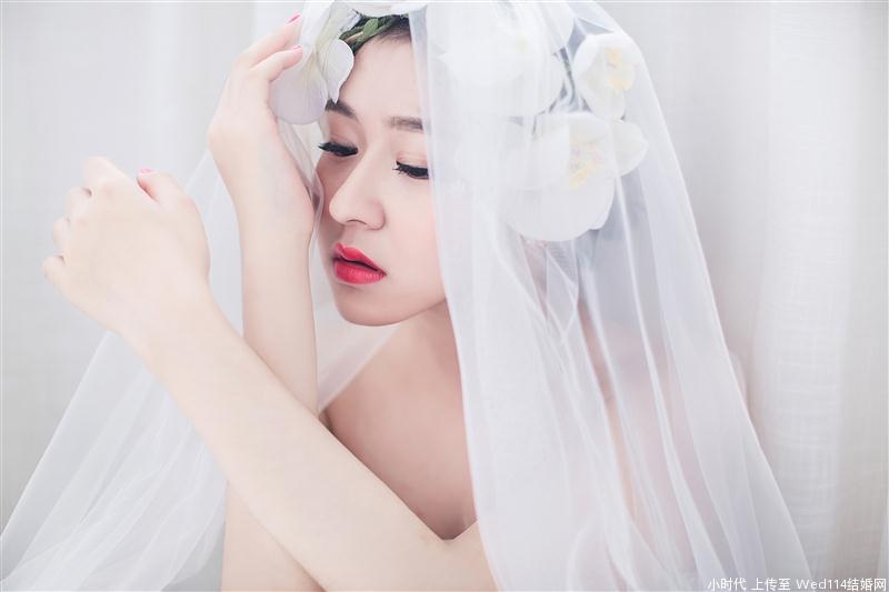 红唇美女香肩锁骨极品销魂私拍