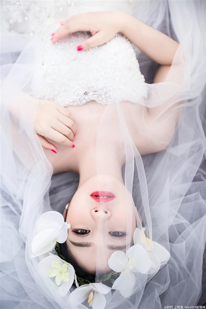 红唇美女香肩锁骨极品销魂私拍