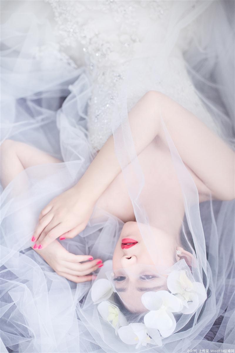 红唇美女香肩锁骨极品销魂私拍