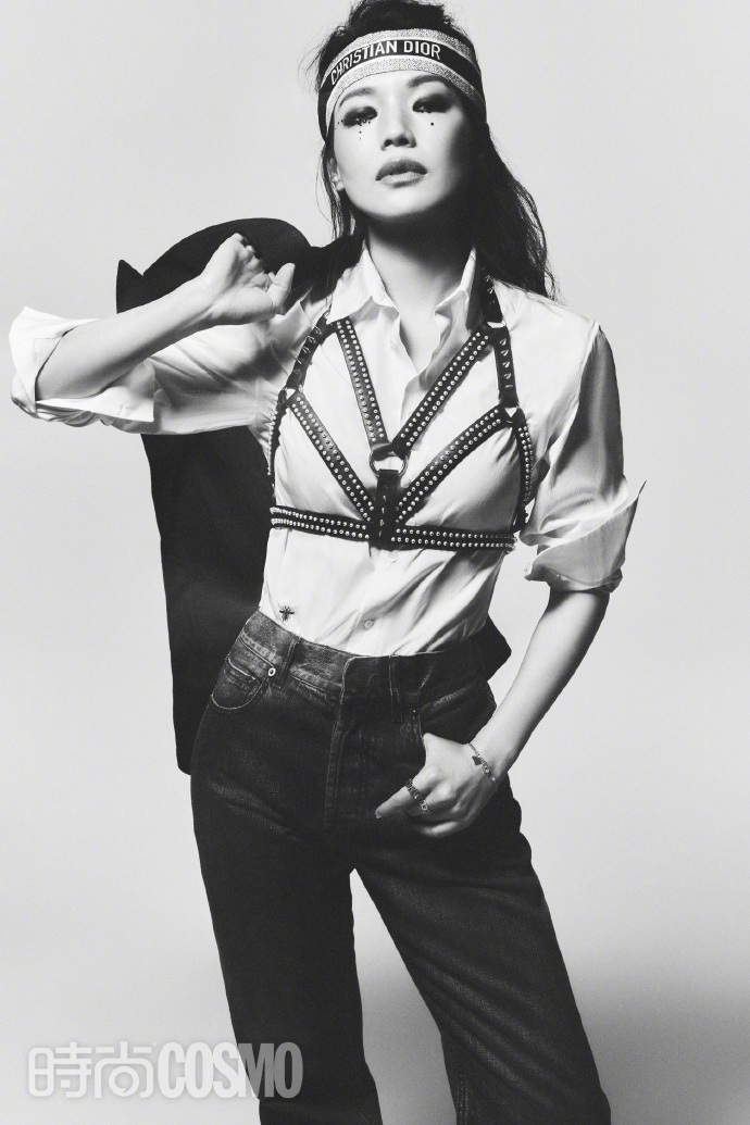 舒淇黑色眼泪妆氛围感十足写真