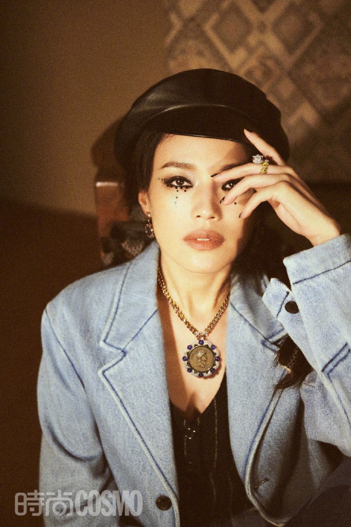 舒淇黑色眼泪妆氛围感十足写真