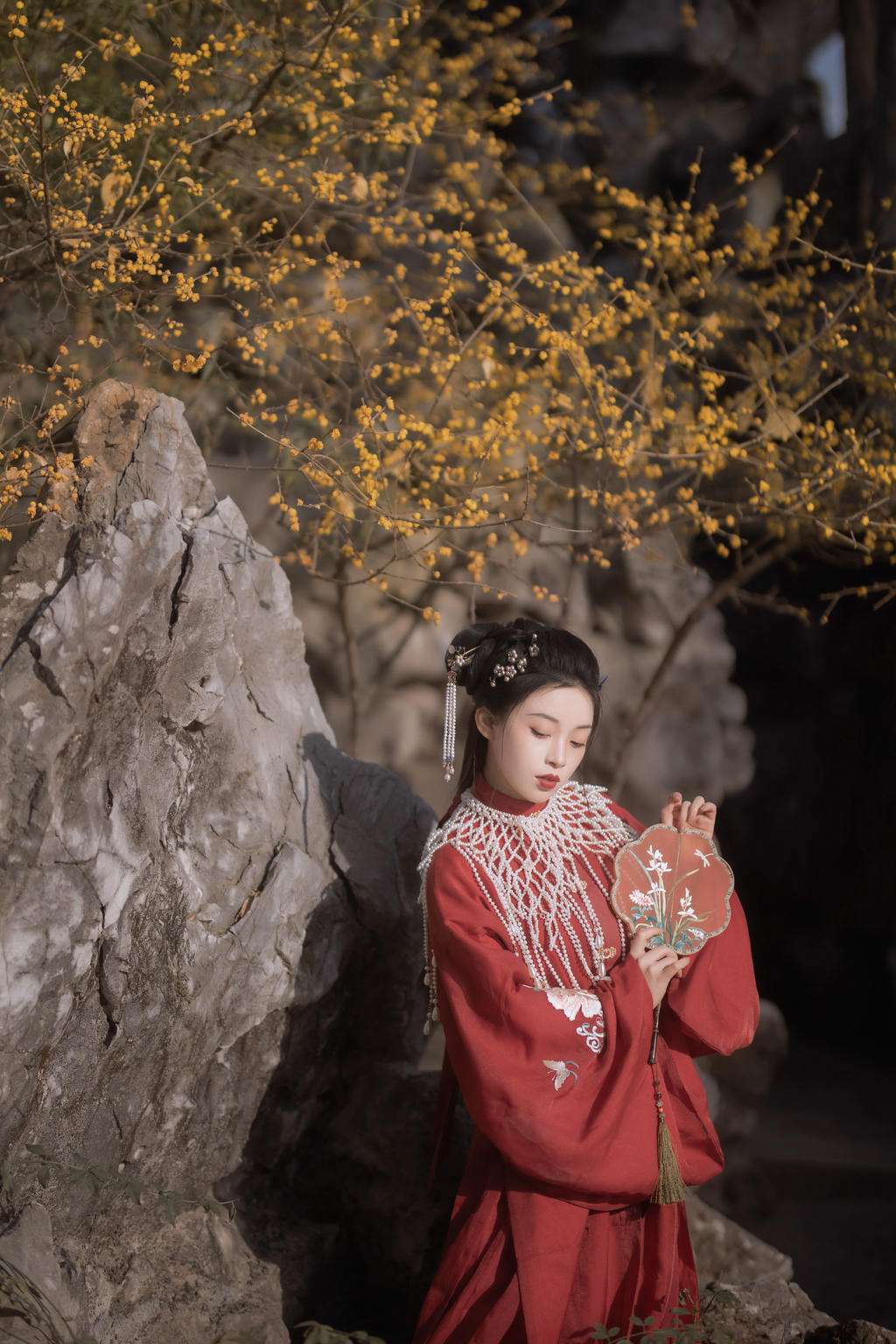 古代美女红妆素裹明媚娇俏图片