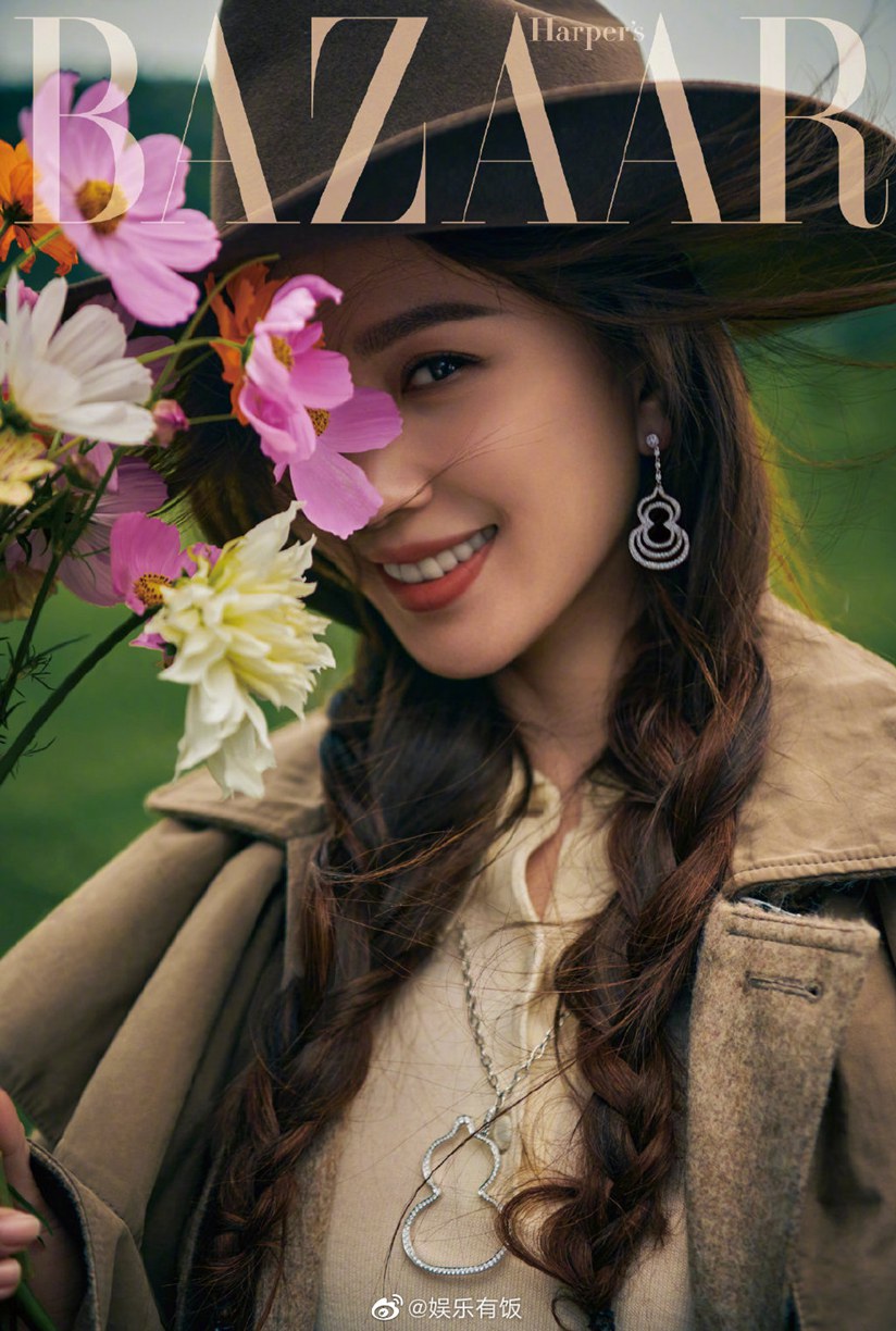 刘诗诗《时尚芭莎》封面甜笑迷人温柔大片