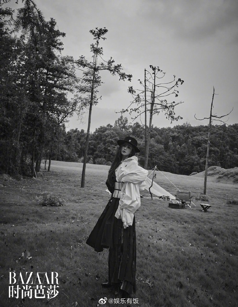 刘诗诗《时尚芭莎》封面甜笑迷人温柔大片