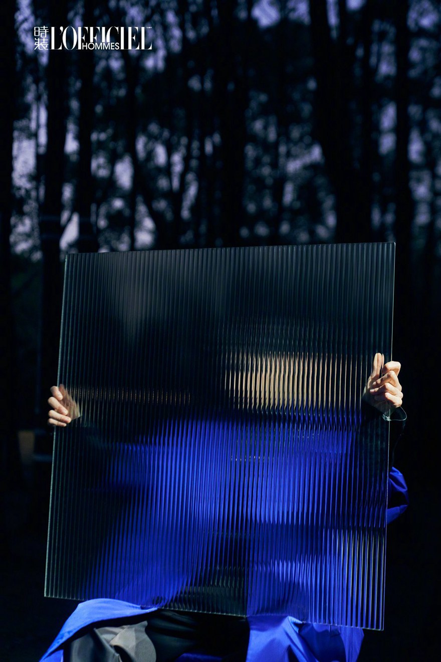 王源《时装男士》镜中之境大片帅气迷人