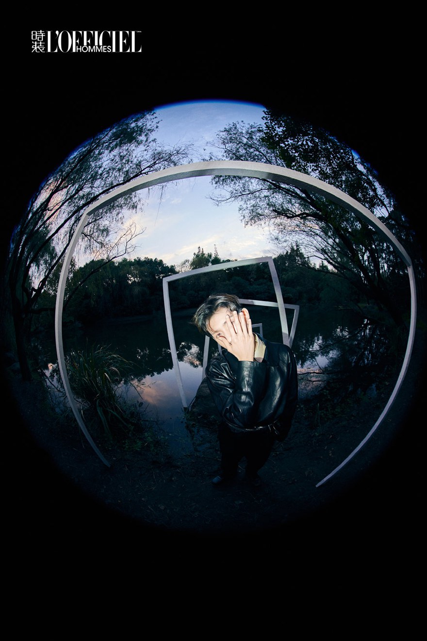 王源《时装男士》镜中之境大片帅气迷人