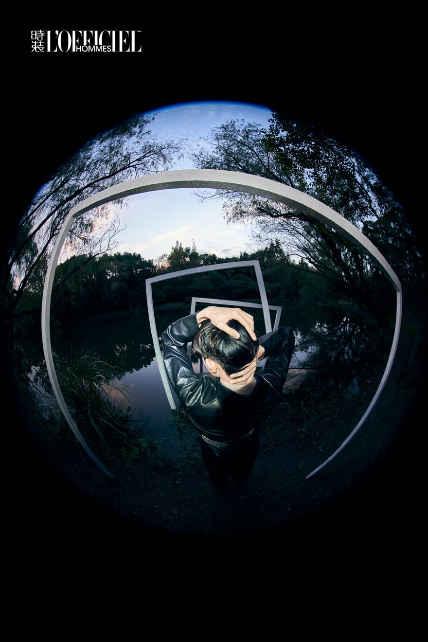 王源《时装男士》镜中之境大片帅气迷人