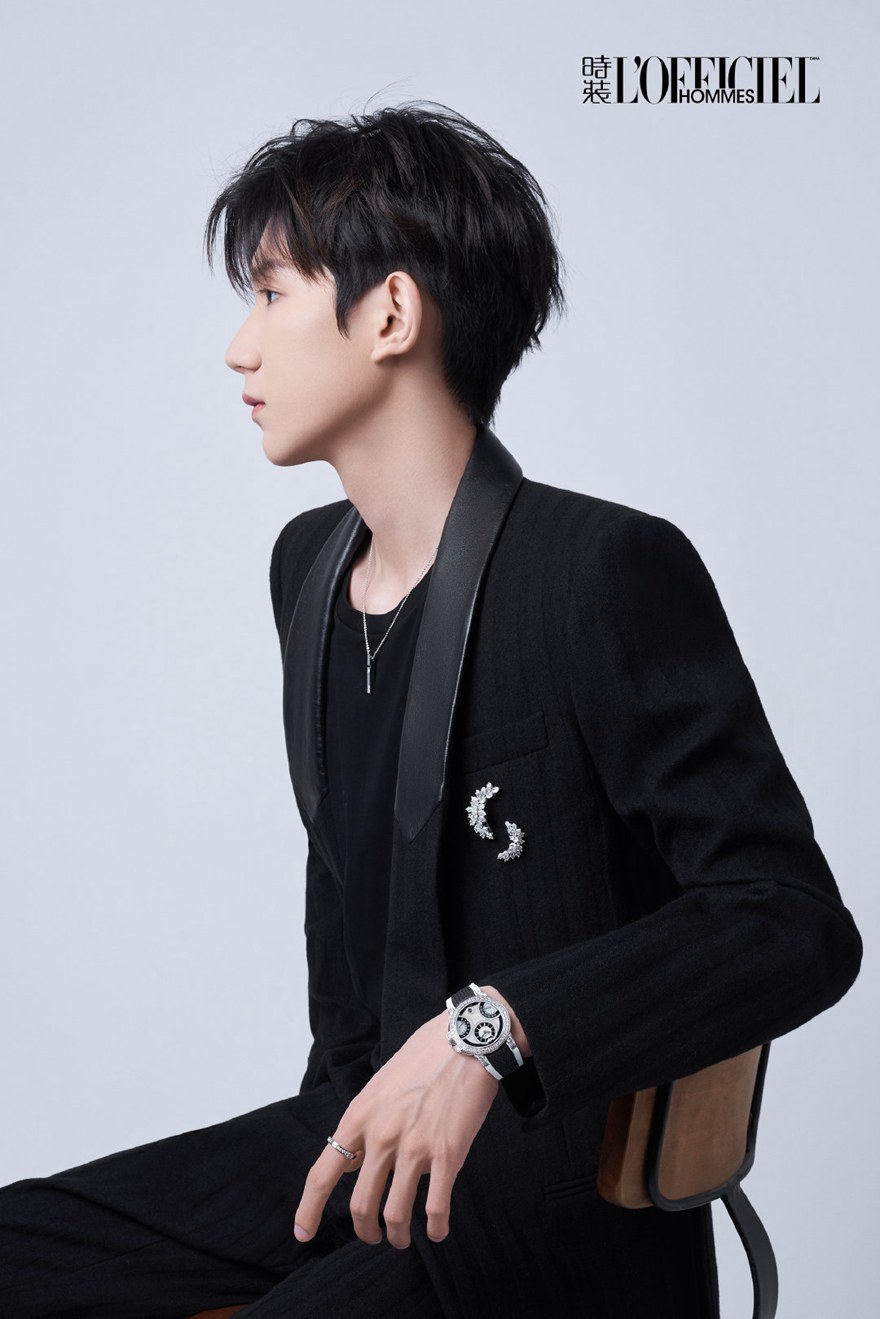 王源《时装男士》镜中之境大片帅气迷人