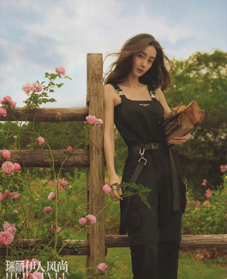 Angelababy返璞归真瑞丽四封面眼神灵动森系感满满