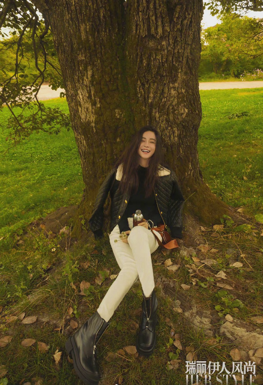 Angelababy返璞归真瑞丽四封面眼神灵动森系感满满