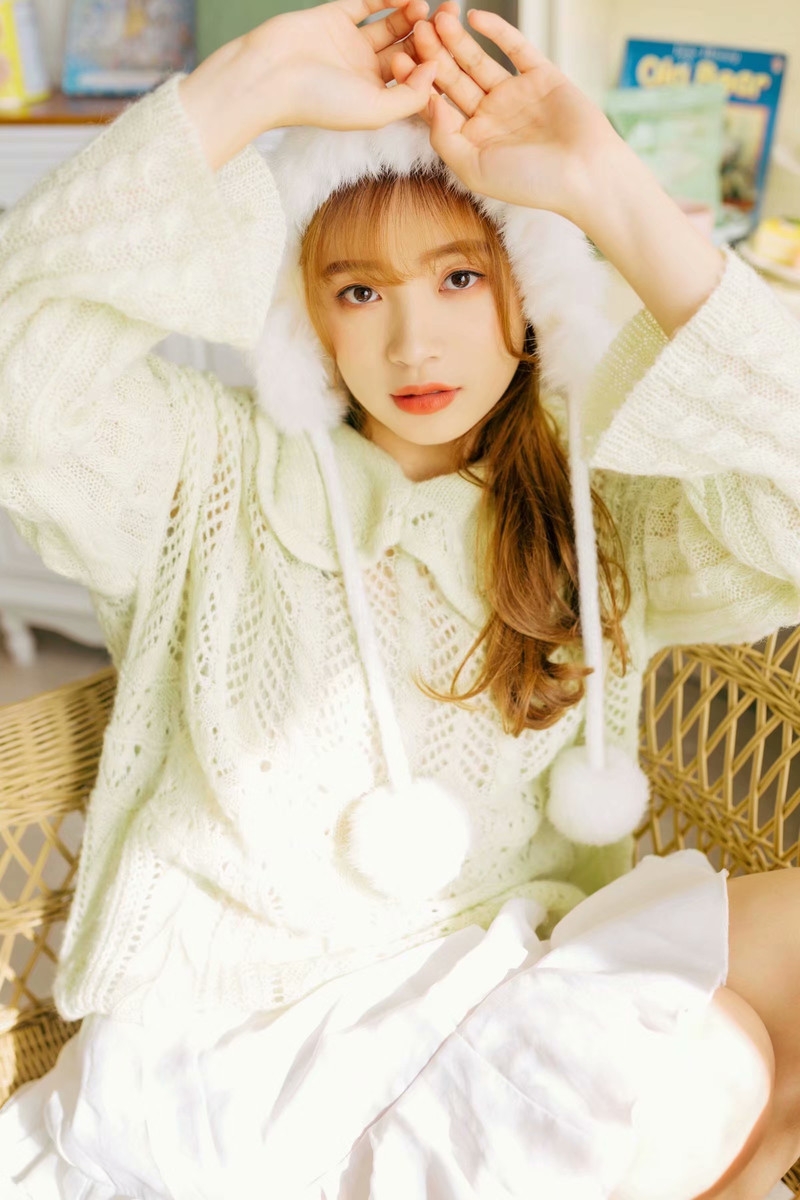 皮肤白皙性情温柔的美女性感美腿私密写真