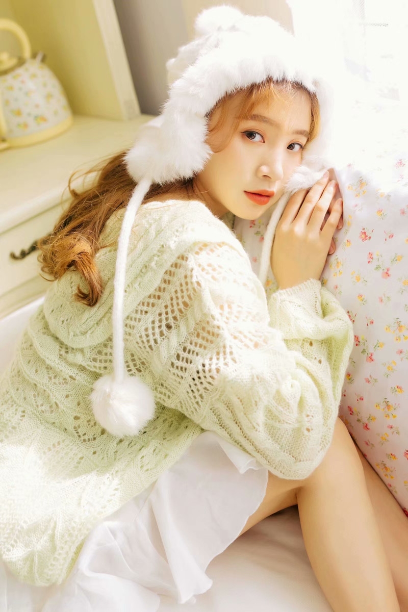 皮肤白皙性情温柔的美女性感美腿私密写真