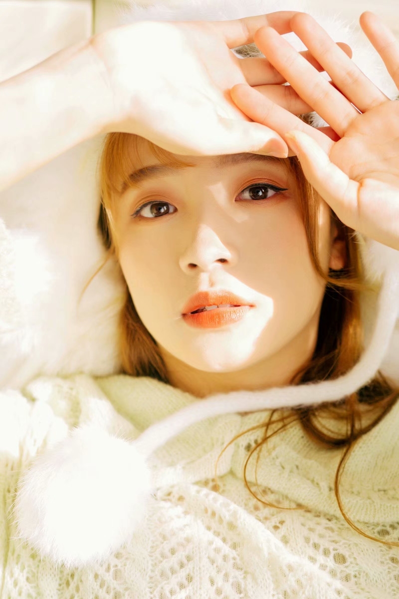 皮肤白皙性情温柔的美女性感美腿私密写真