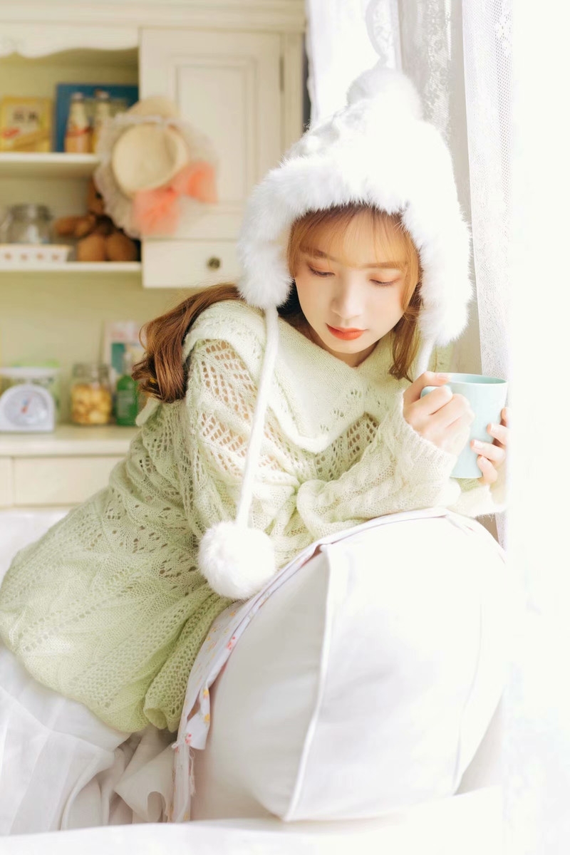 皮肤白皙性情温柔的美女性感美腿私密写真