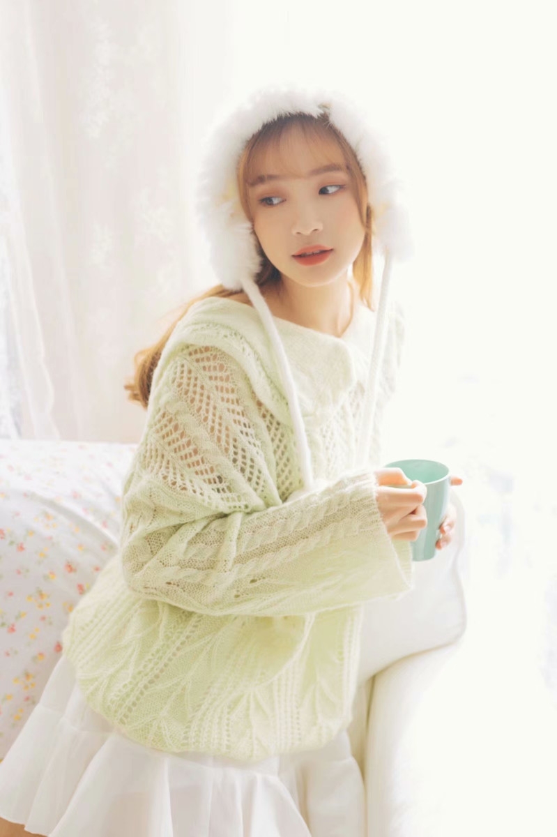 皮肤白皙性情温柔的美女性感美腿私密写真