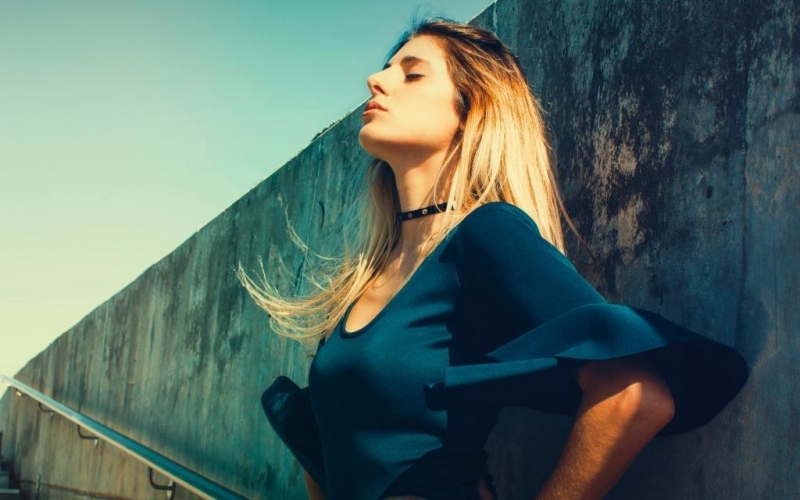 成熟气质西方美女有情绪的欧美艺术摄影图片