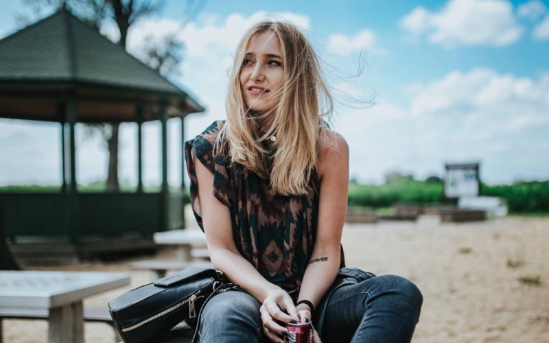 成熟气质西方美女有情绪的欧美艺术摄影图片