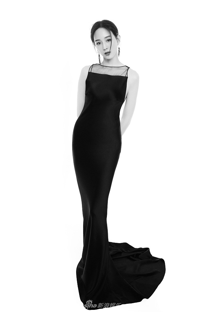 张钧甯黑纱露背礼服优雅迷人写真