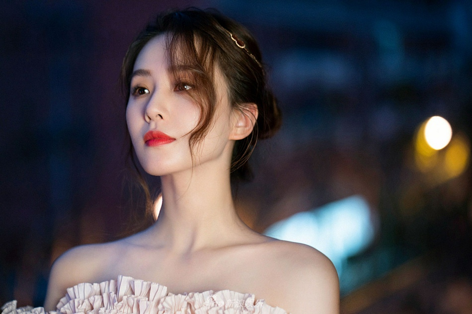 刘诗诗粉色抹胸裙清新又浪漫写真