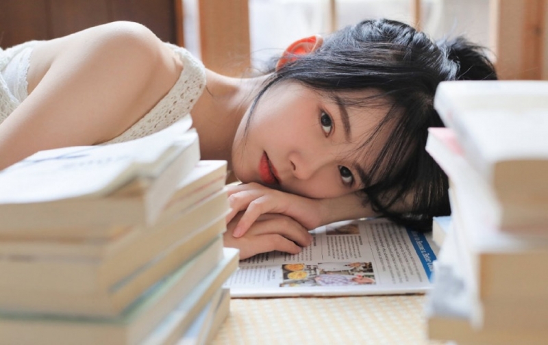 牛仔裤美女清爽高马尾私房写真