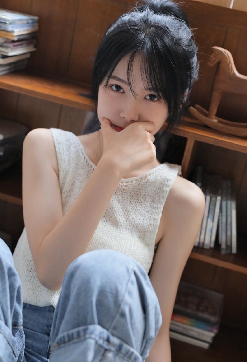 牛仔裤美女清爽高马尾私房写真