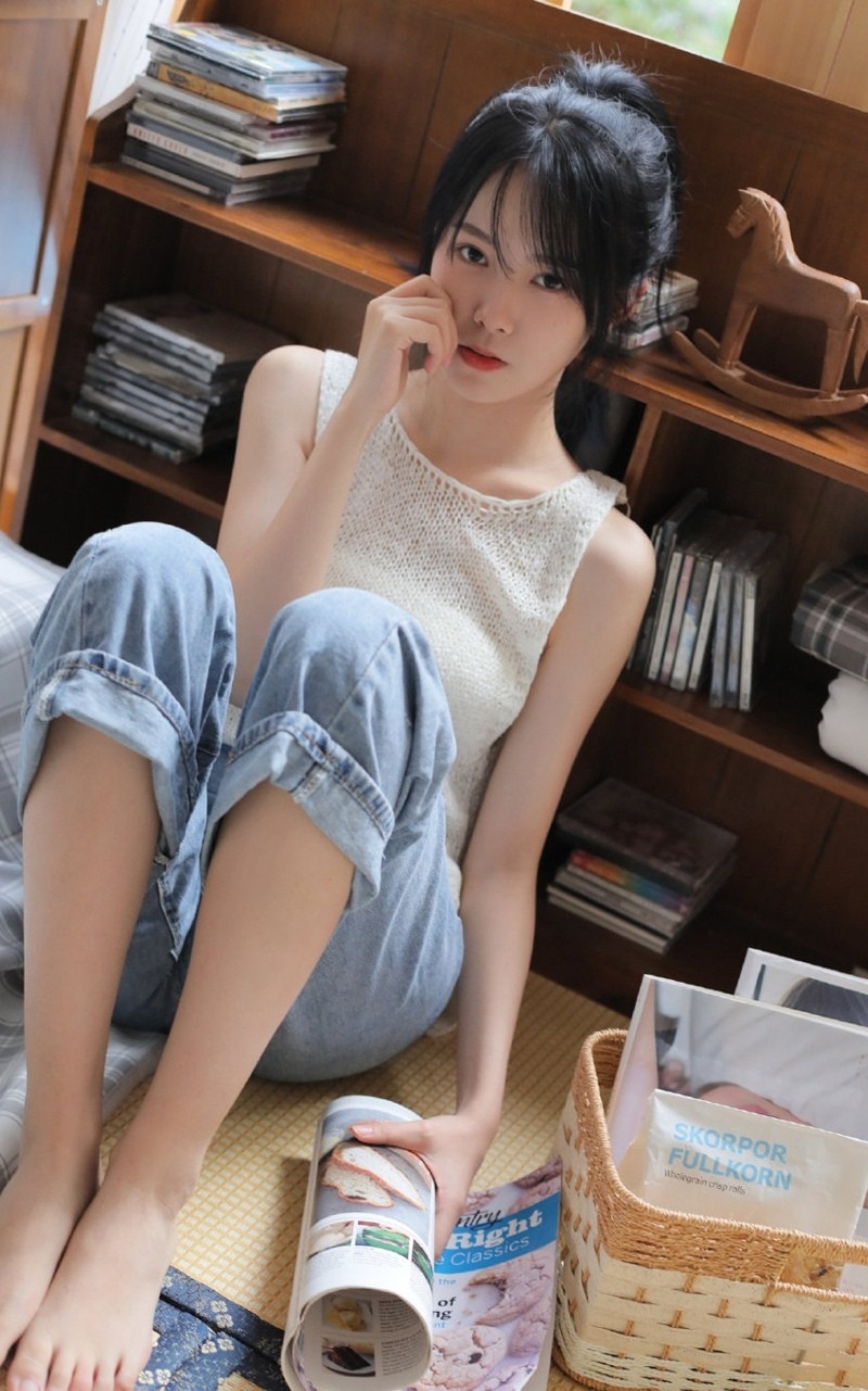 牛仔裤美女清爽高马尾私房写真