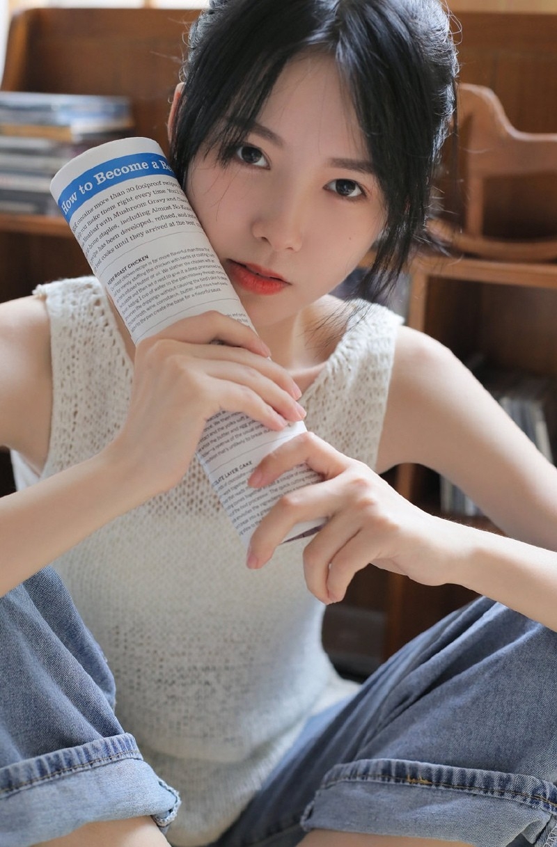 牛仔裤美女清爽高马尾私房写真