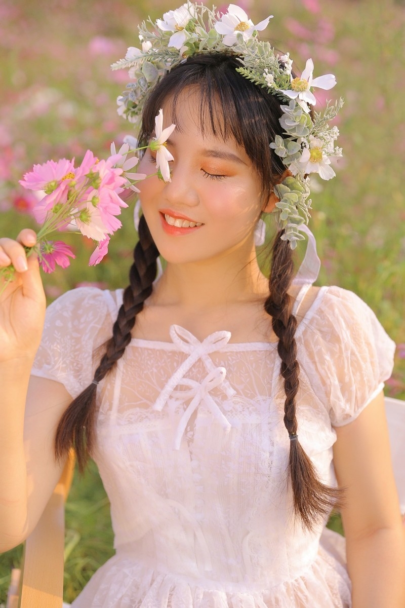 花环少女蕾丝白裙唯美动人写真