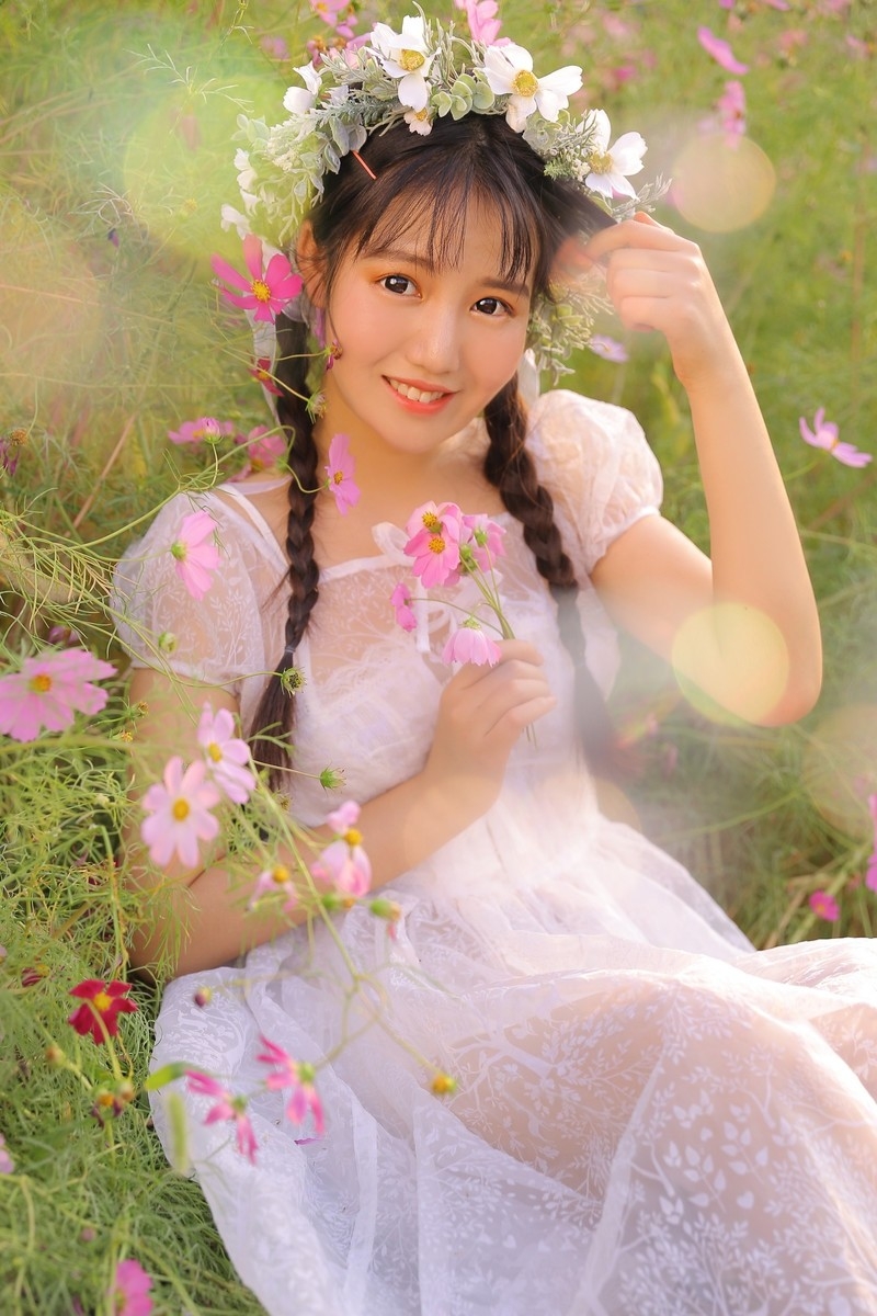 花环少女蕾丝白裙唯美动人写真