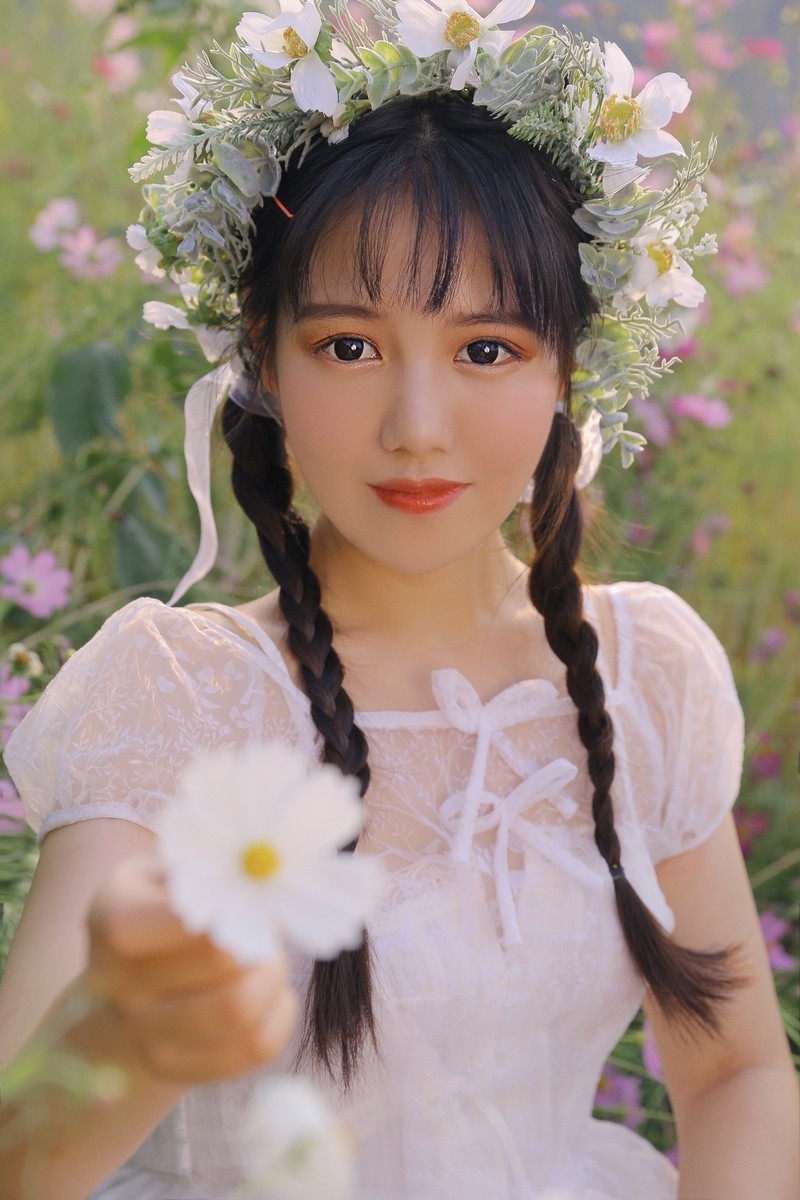 花环少女蕾丝白裙唯美动人写真