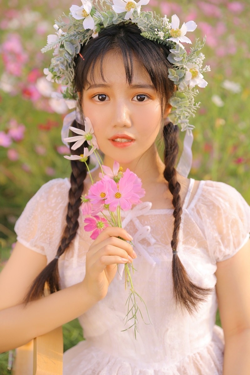 花环少女蕾丝白裙唯美动人写真