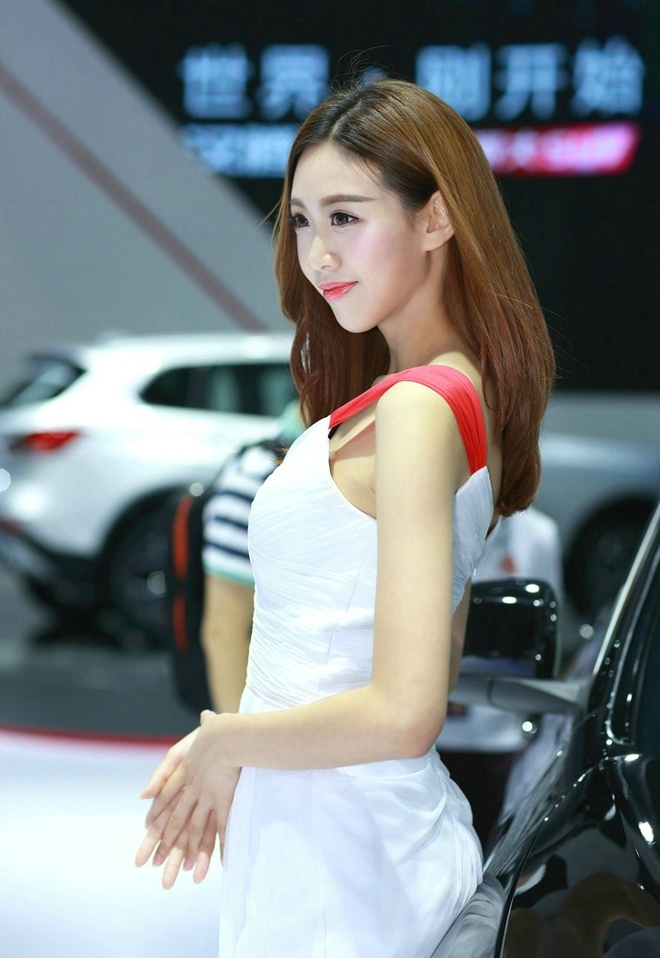 美女车模开叉长裙美腿玉足私拍