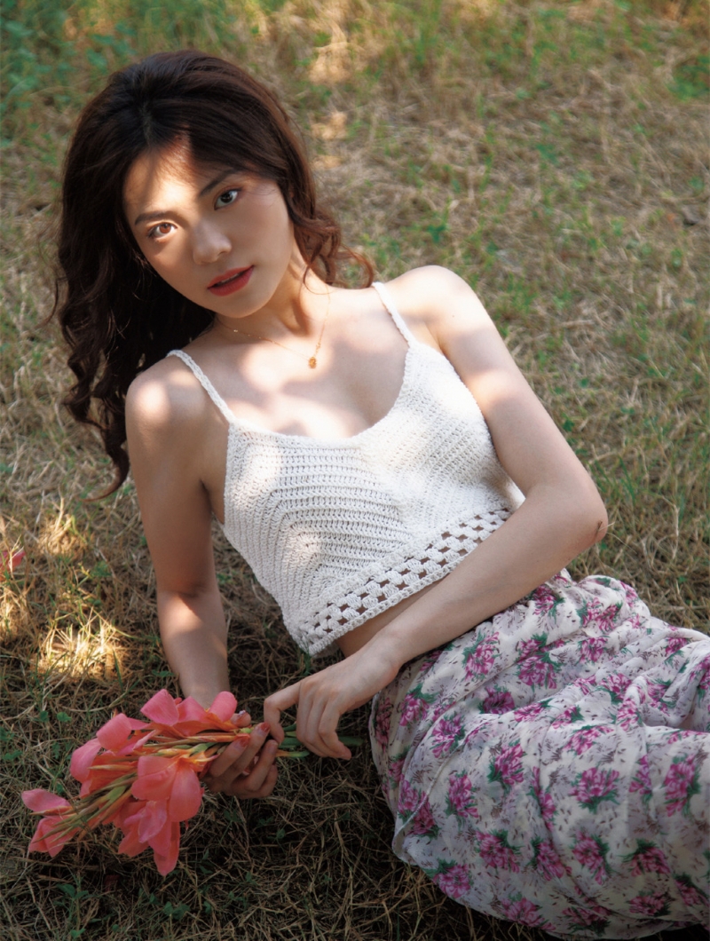 美女尤物低胸吊带性感撩人辣图